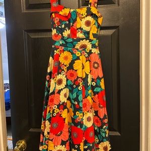 Pin up style floral dress. Size small. NWT